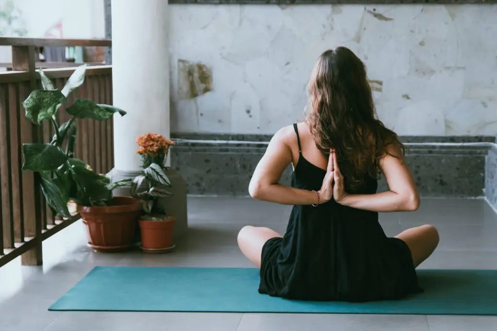 Bài tập yoga dễ ngủ
