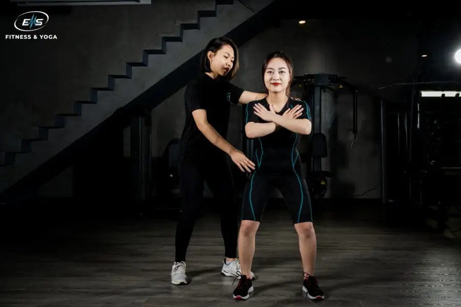 Huấn luyện viên giúp bạn đưa ra lộ trình tập luyện an toàn và khoa học