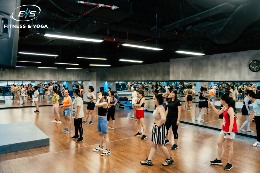 Lớp học zumba tại hệ thống phòng tập EMS Fitness & Yoga